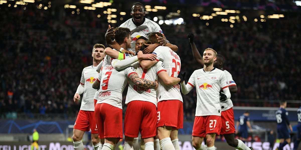 jiuyougame-上海申花训练开放日，关键时刻豪取连胜引欢呼，德国杯在即，阵容厚度经受考验(上海申花今天新闻)